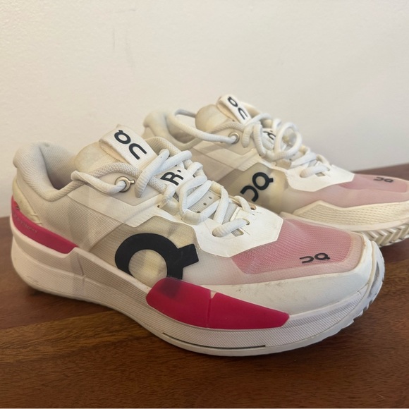 On Clouds Shoes - On Cloud Roger Pro 2 White and Pink Sneakers